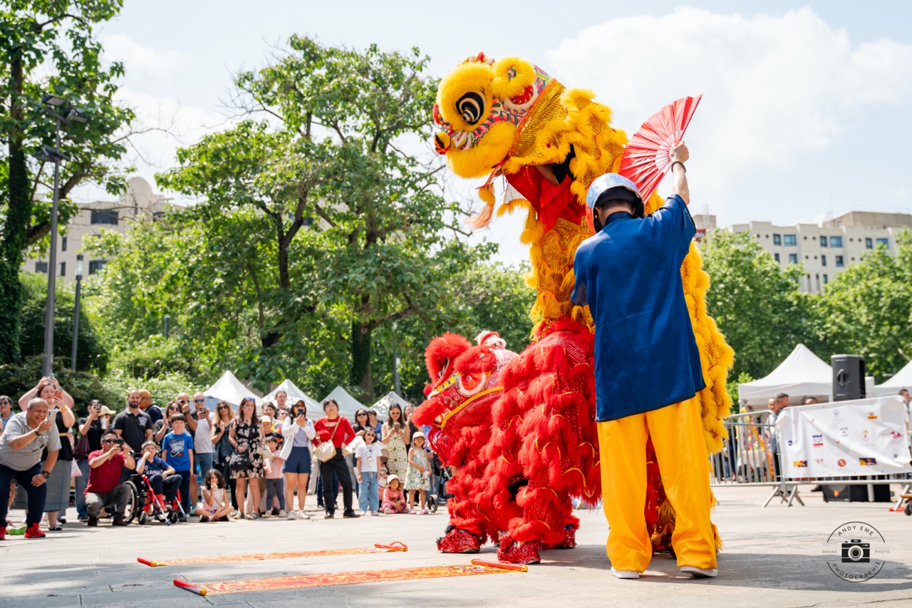 Danse des lions à la Journée des Cultures d'Asie 2025